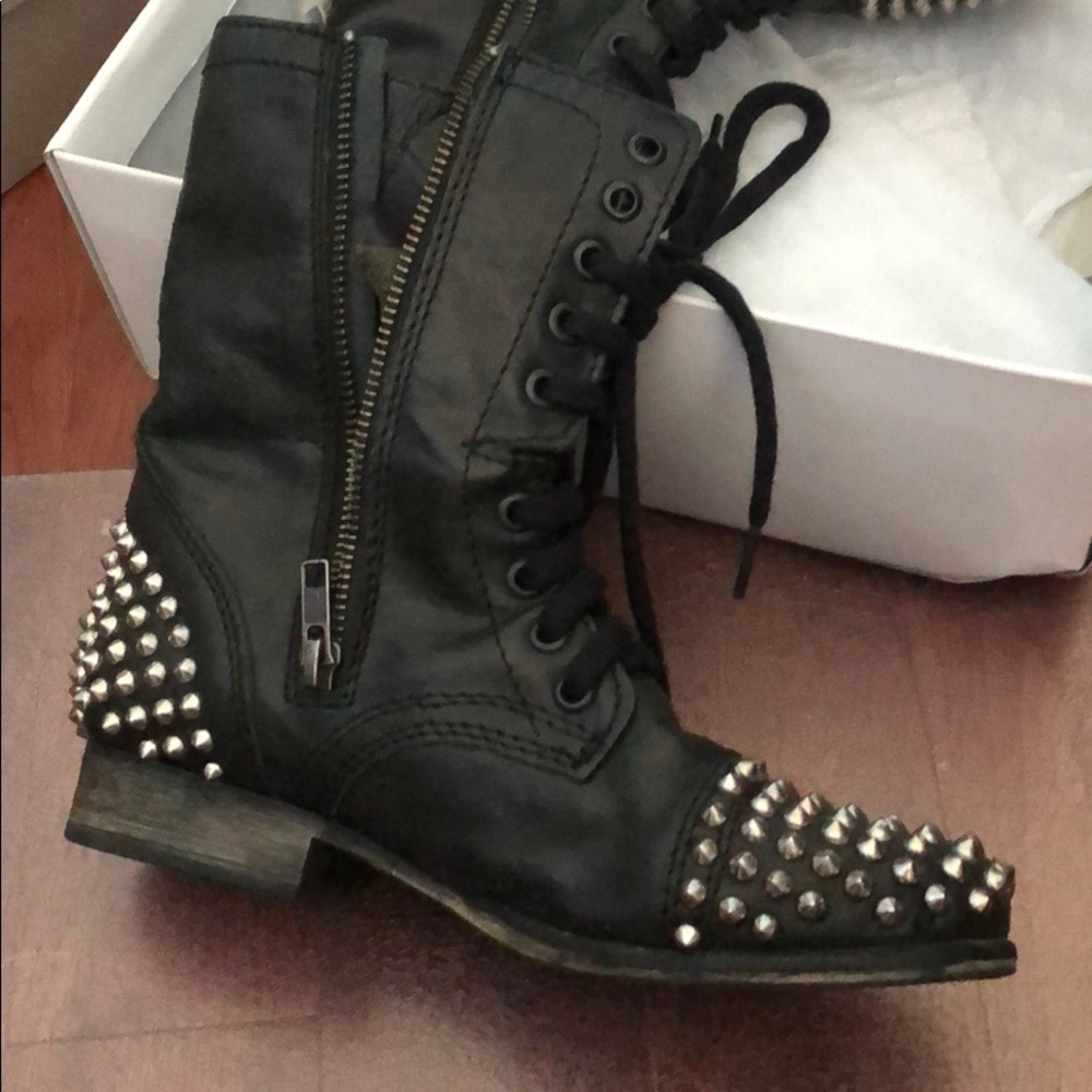 Combat boots
